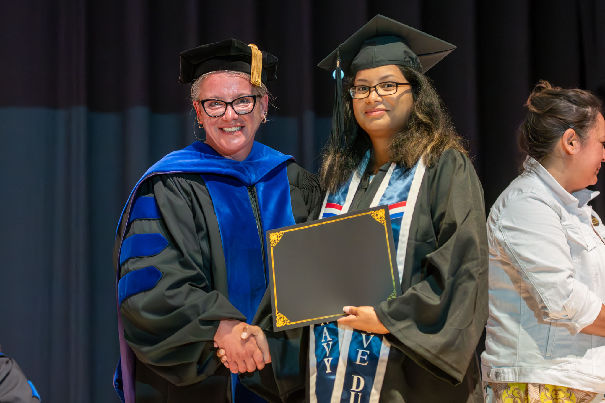 graduation_06jun25-020.jpg