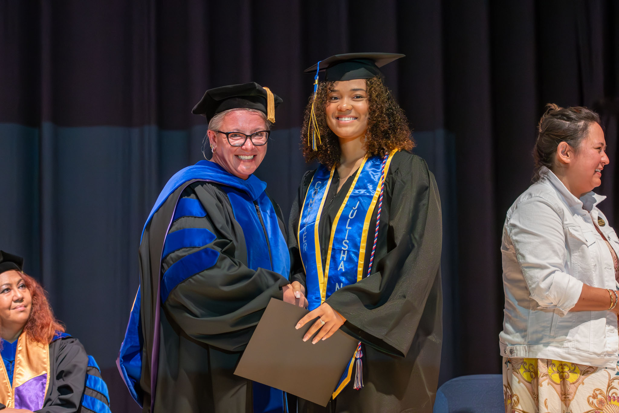graduation_06jun25-011.jpg