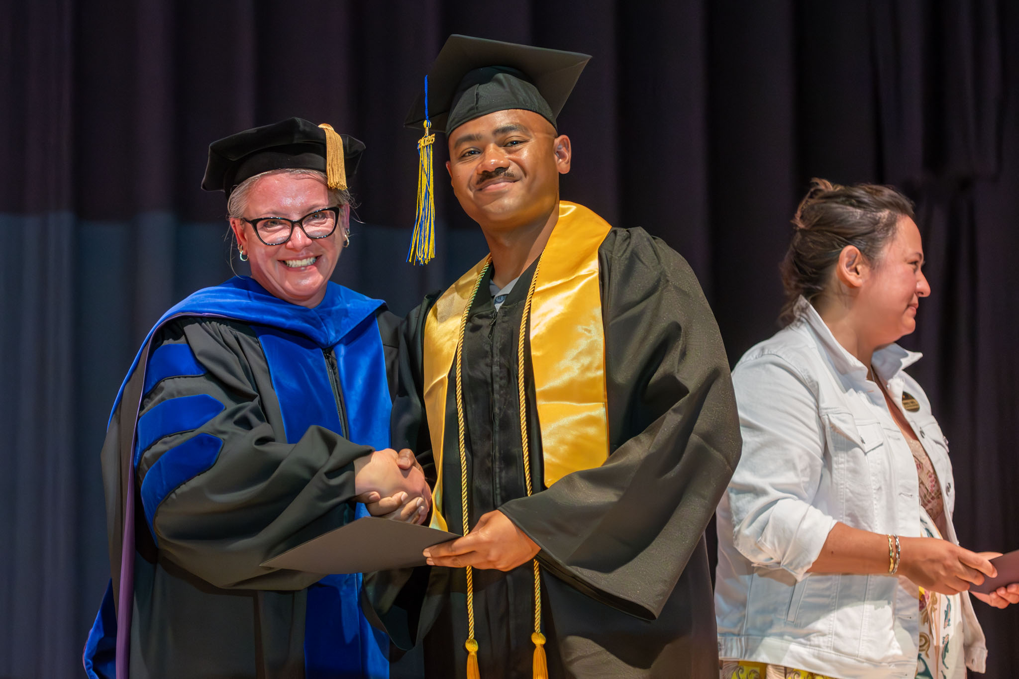 graduation_06jun25-016.jpg